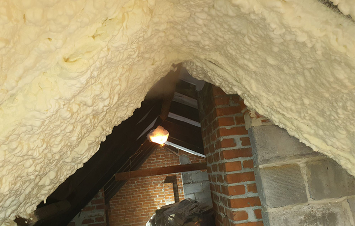 Strych pokryty pianą PUR